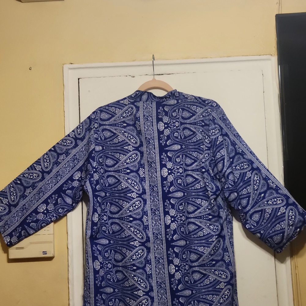 Uniti Casual Blue and White Button Down Shirt Size Large